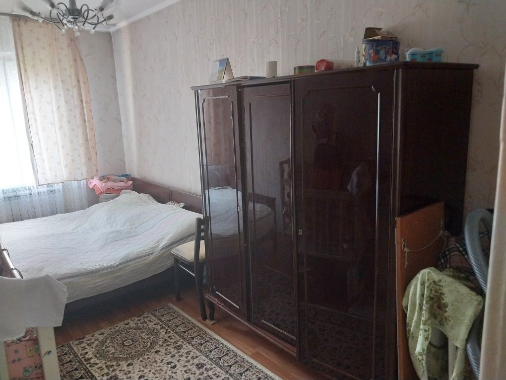 Шифоньер  срочно Румынский