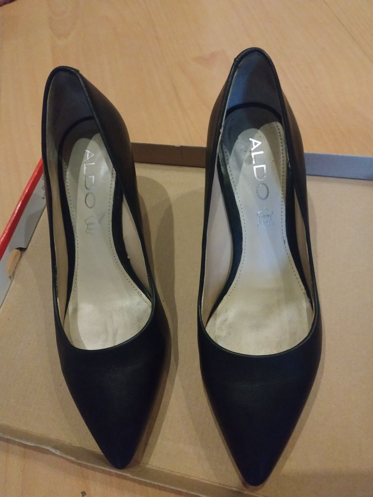 Продам женские туфли.