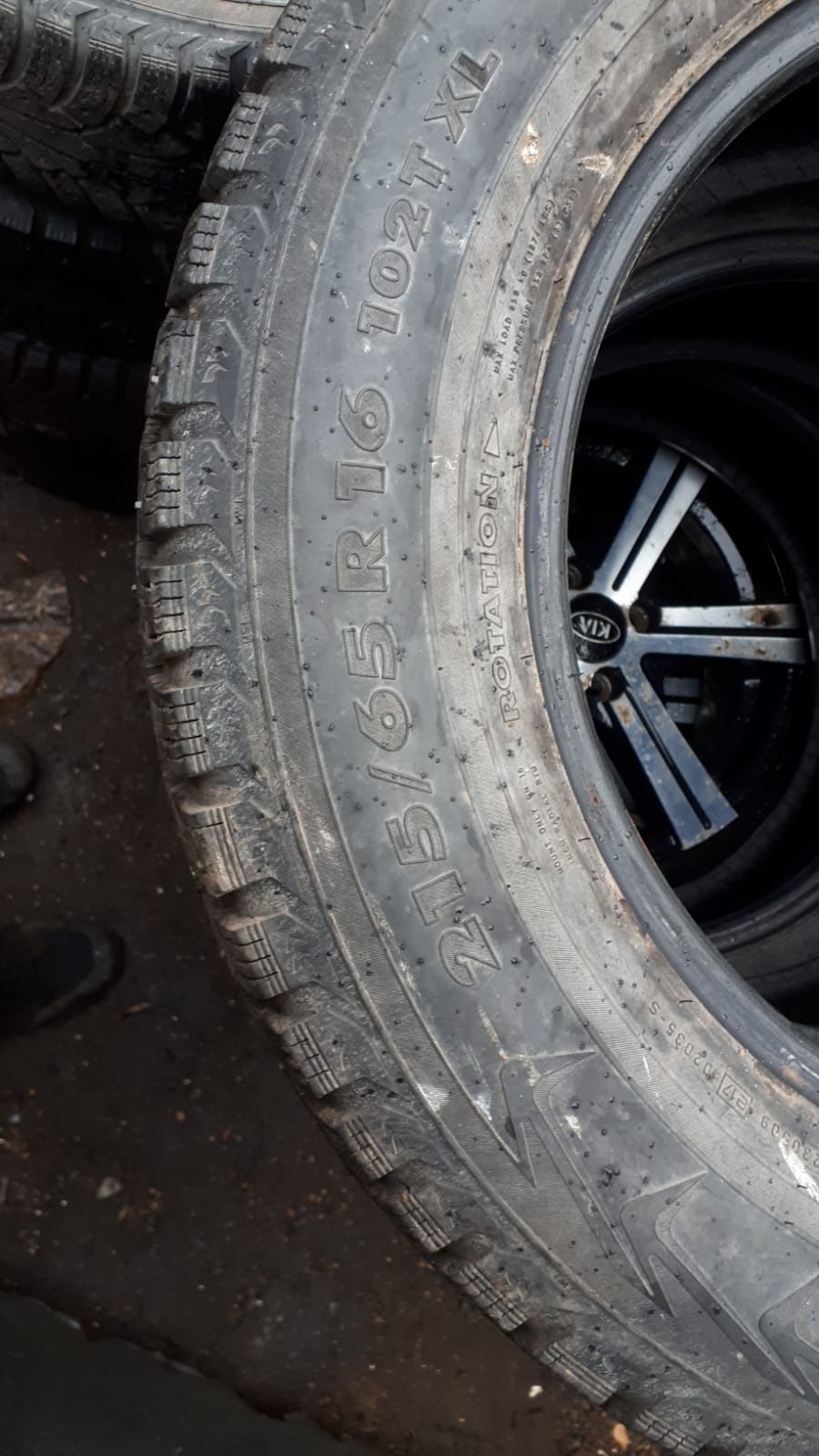 Зимние шипованные шины резина 215/65 Р16 3шт Nokian