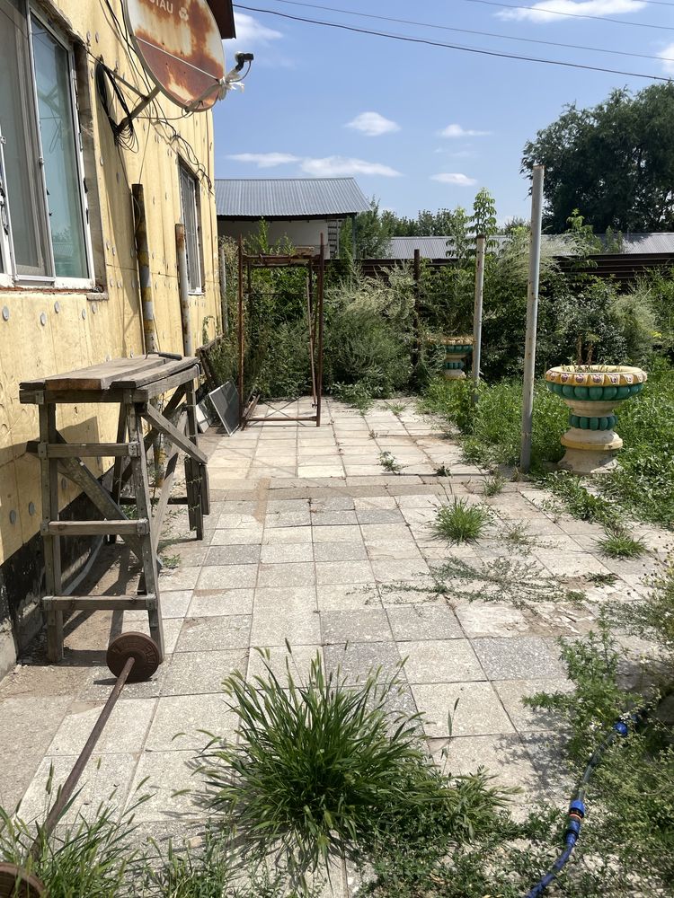 Участок дом по центральной улице. Адрес Поселок Иргели .
