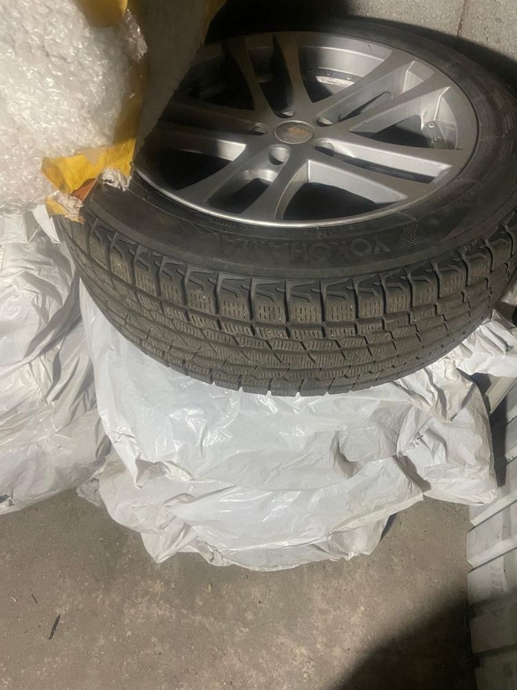 Диски Toyota с зимними шинами Yokohama IceGuard G075