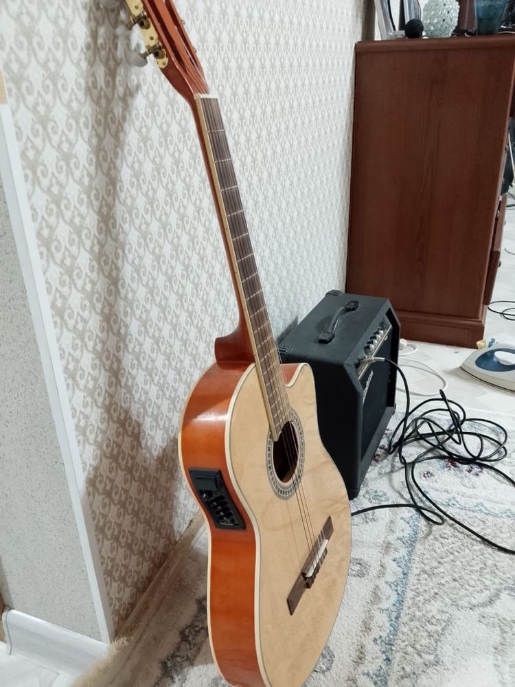 Продам электрогитару