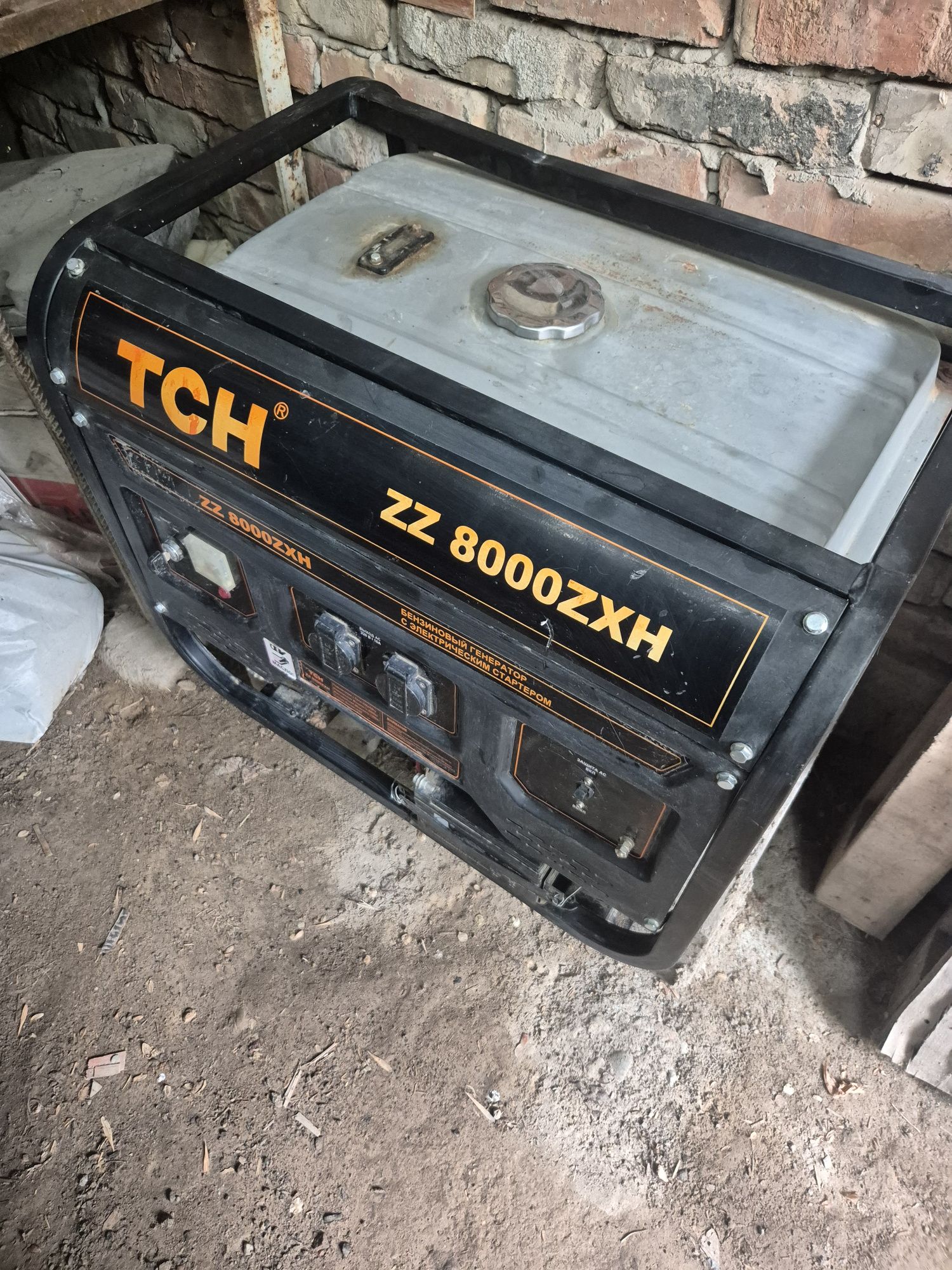 Продам бензиновый генератор TCH 8000-7кWТ