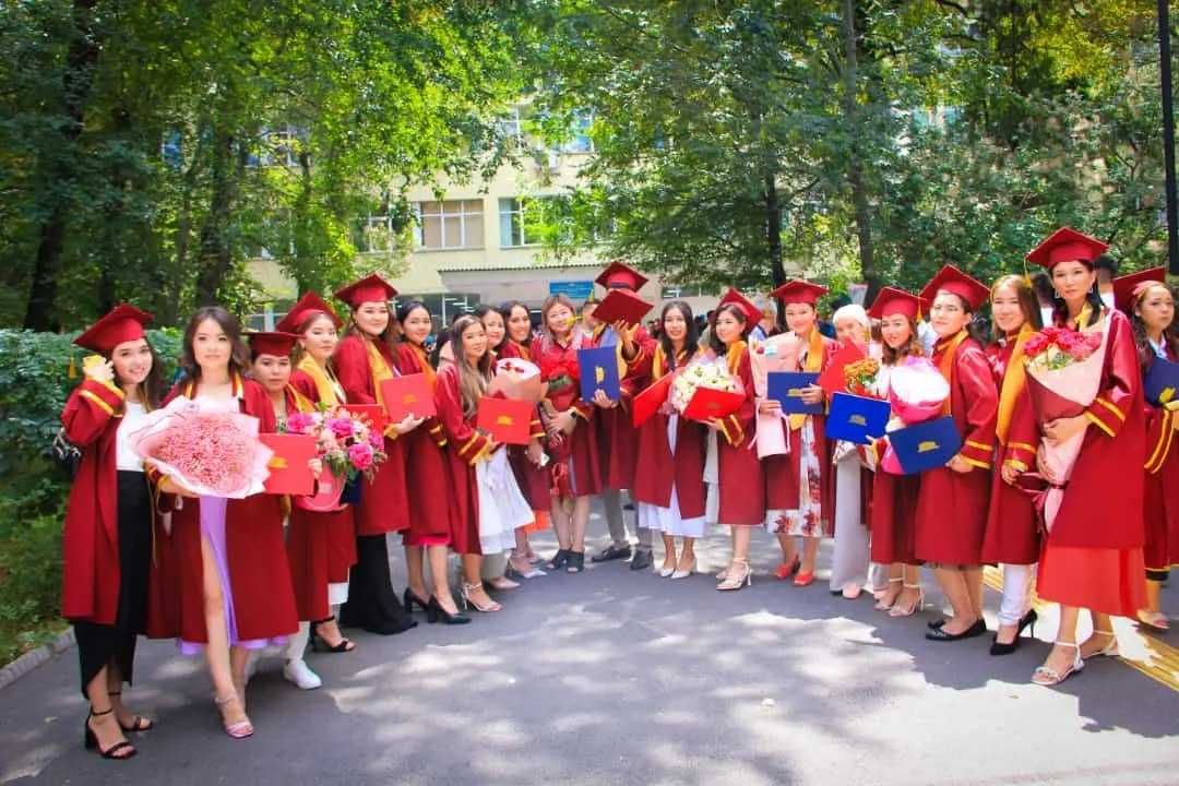 Мантия, Прокат мантии для выпускников университетов/колледжей/курсов