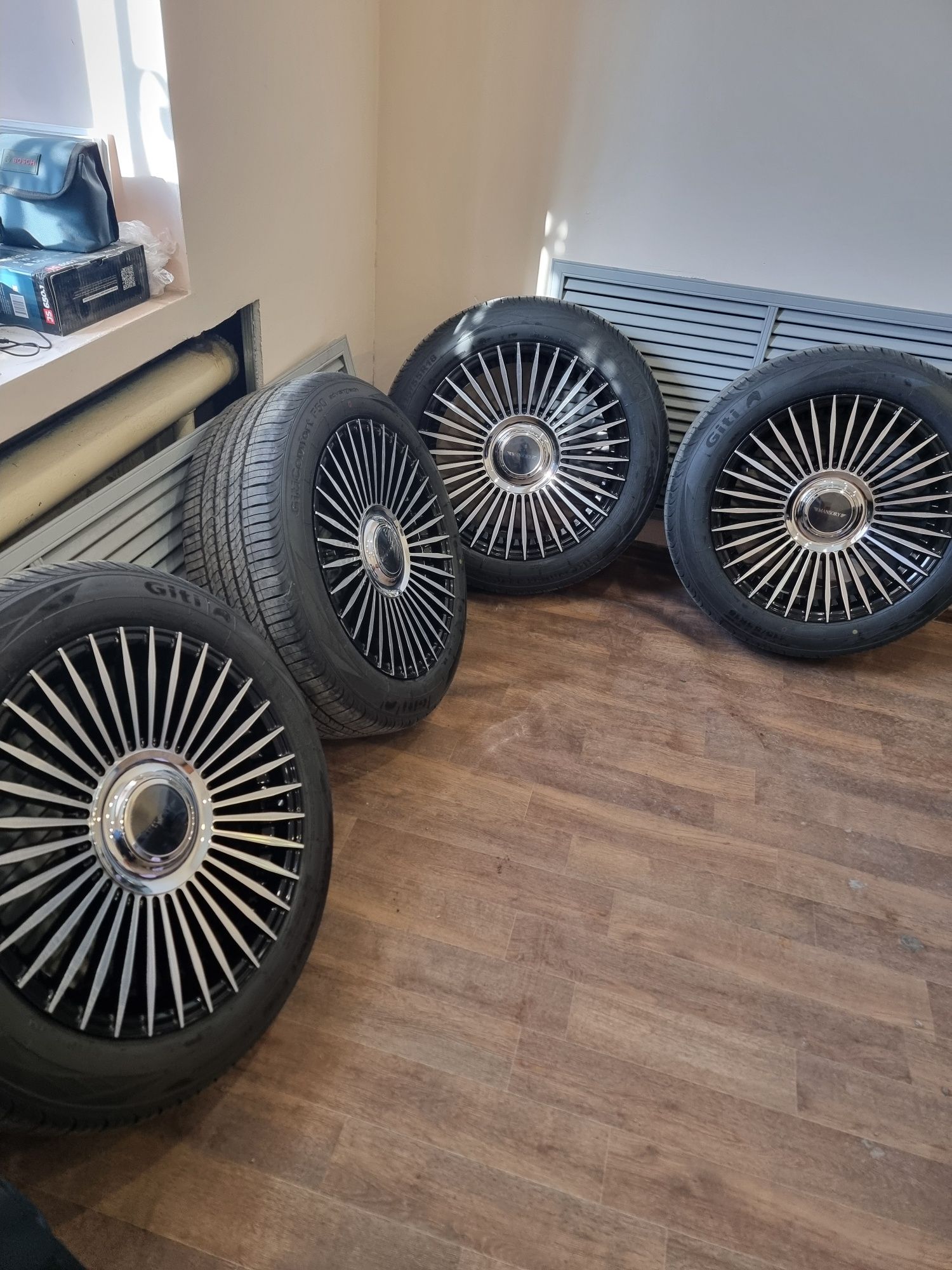 Продам диски и резину R18