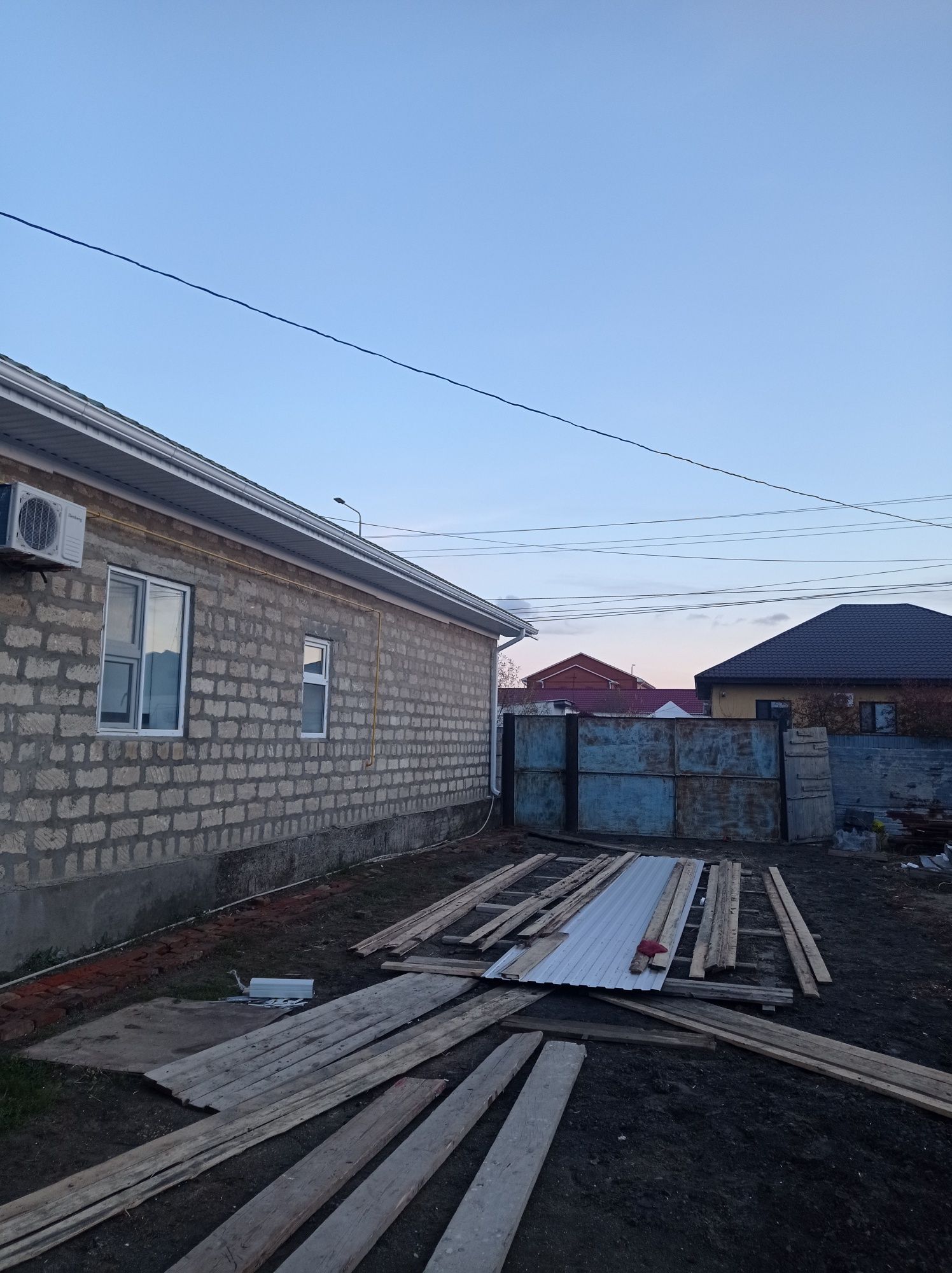 Водосток,карниз ,и утечки крыша а также монтаж