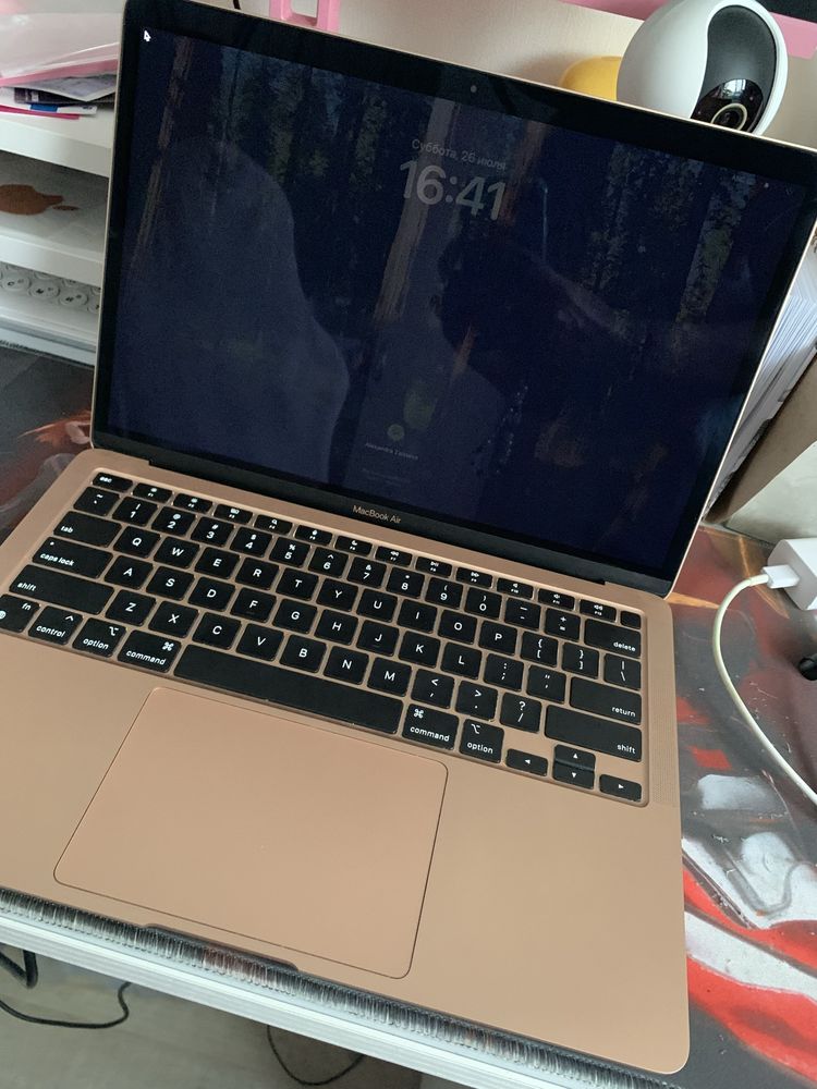 Продам MacBook Air на m1