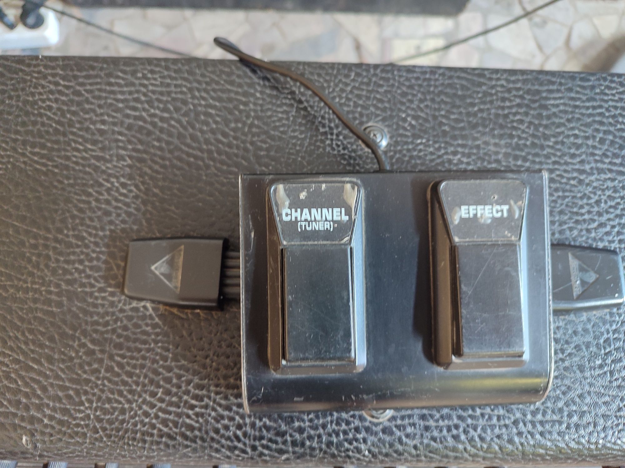 Продам комбоусилитель Behringer 120вт