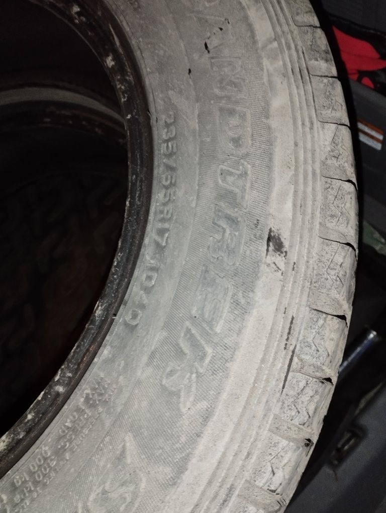 Шины зима 235/65R17 Dunlop 2шт