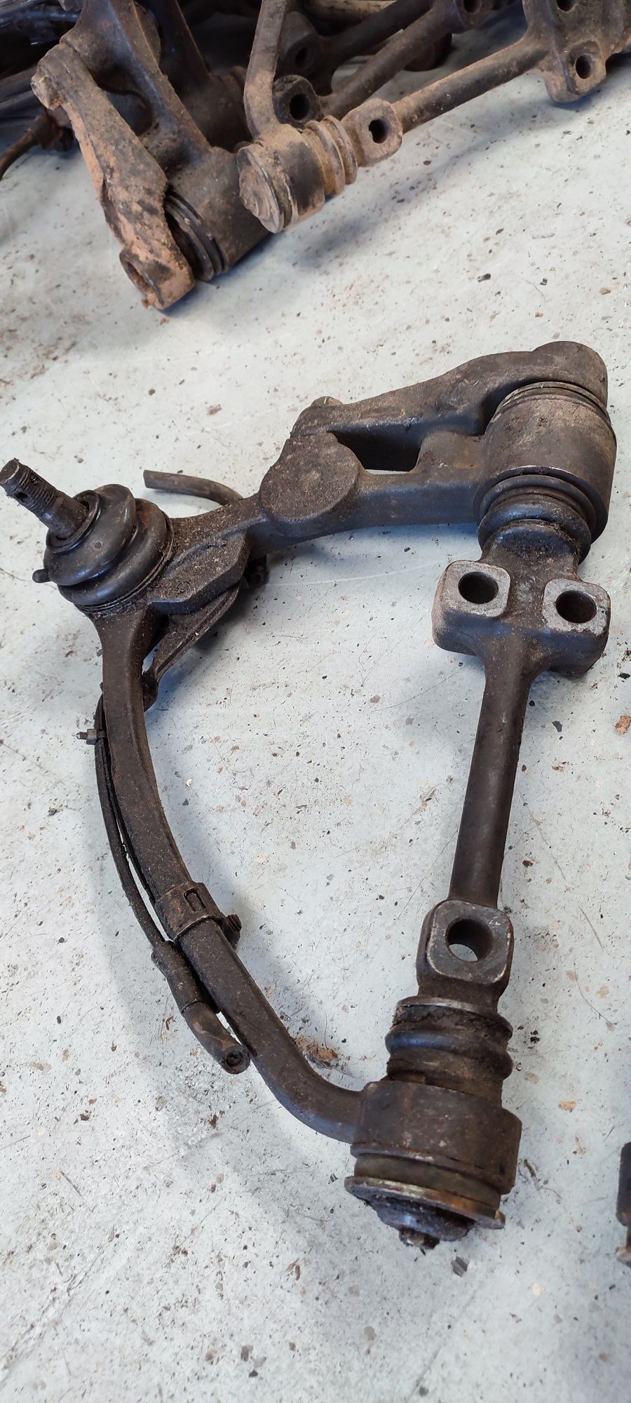 Рычаги Toyota Hiace 106  2WD 4WD (верхние)