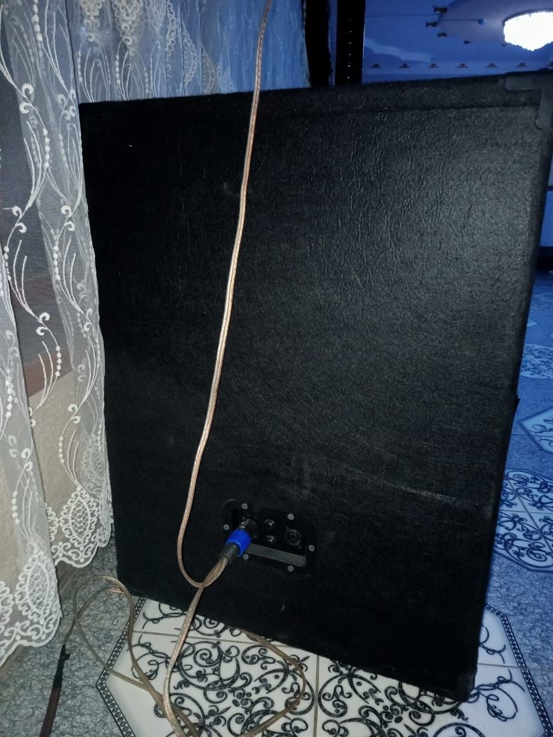 Behrinjer eurolive vp1800s sub 18дьюм