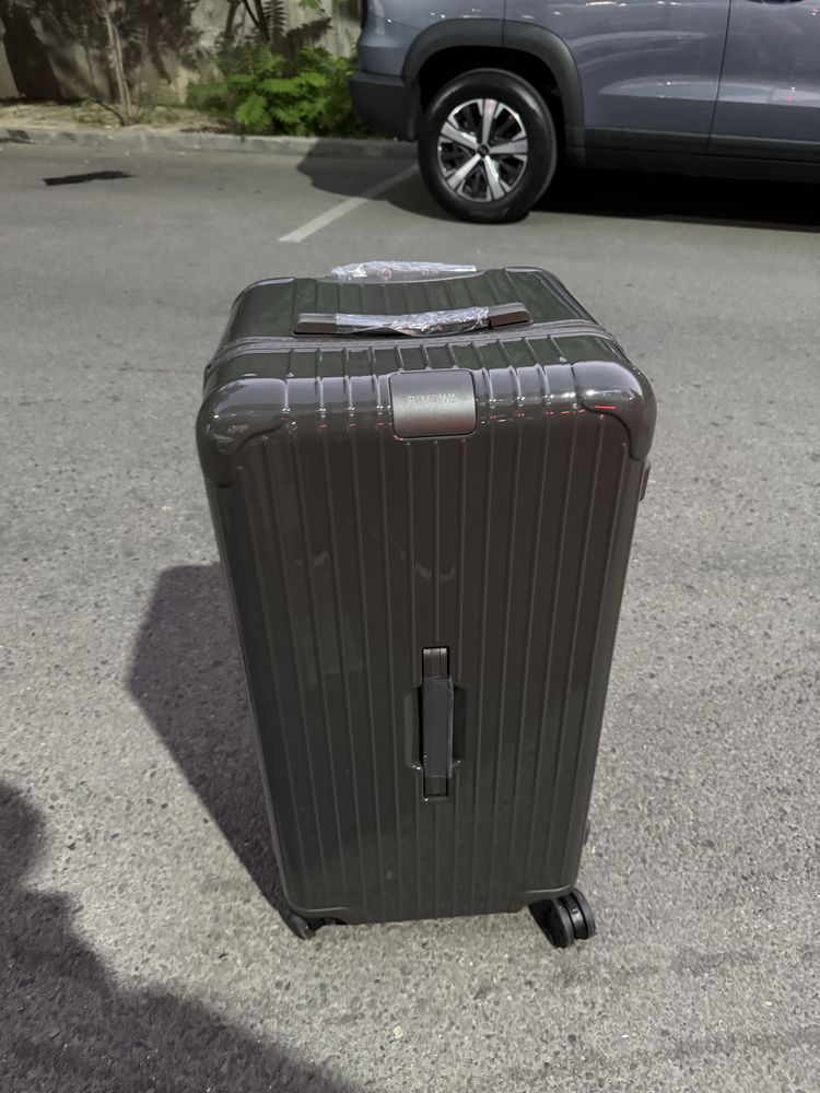 Чемодан RIMOWA trunk plus большого размера серого цвета
