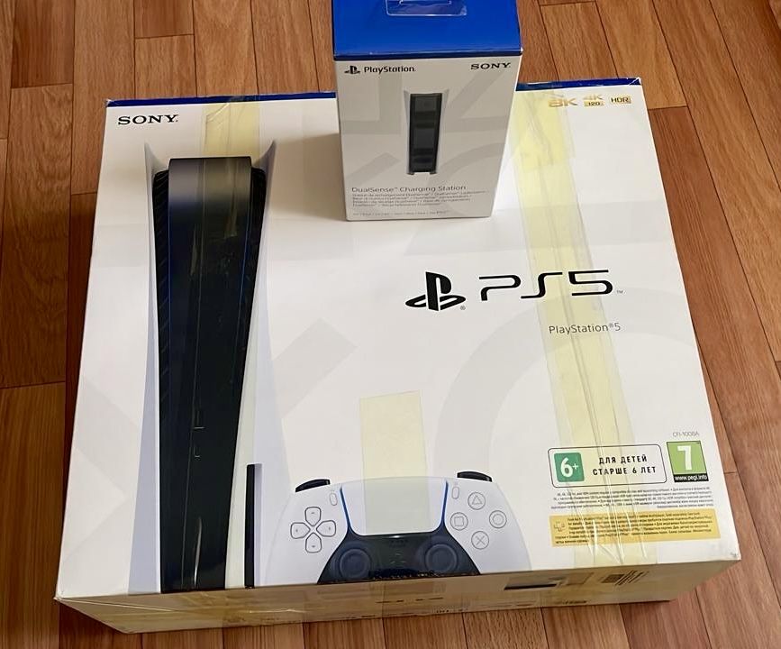 Sony PlayStation 5 + 2 геймпада + Charging Station