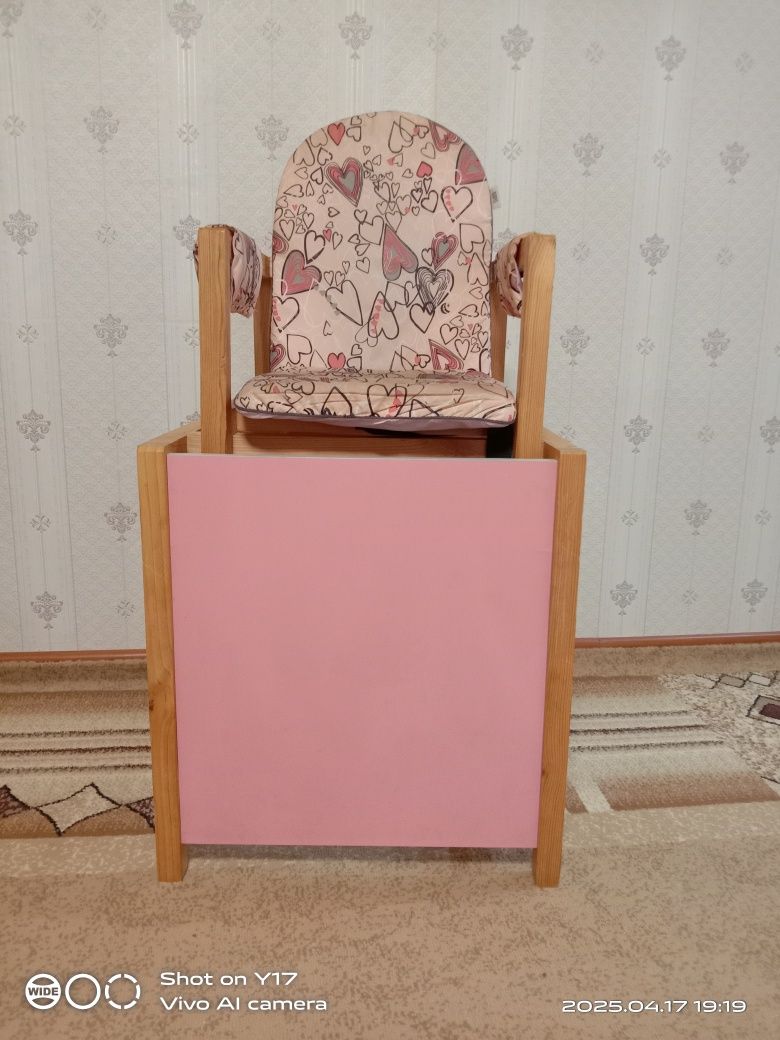 Продам столик для кормления