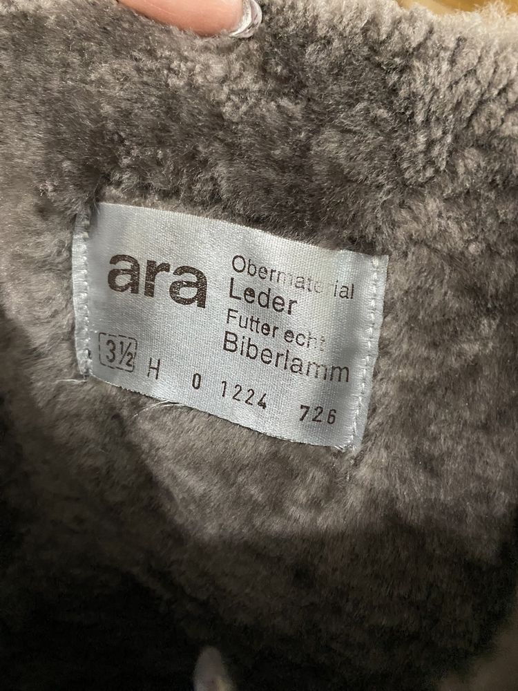 Продам зимние две пары сапожек