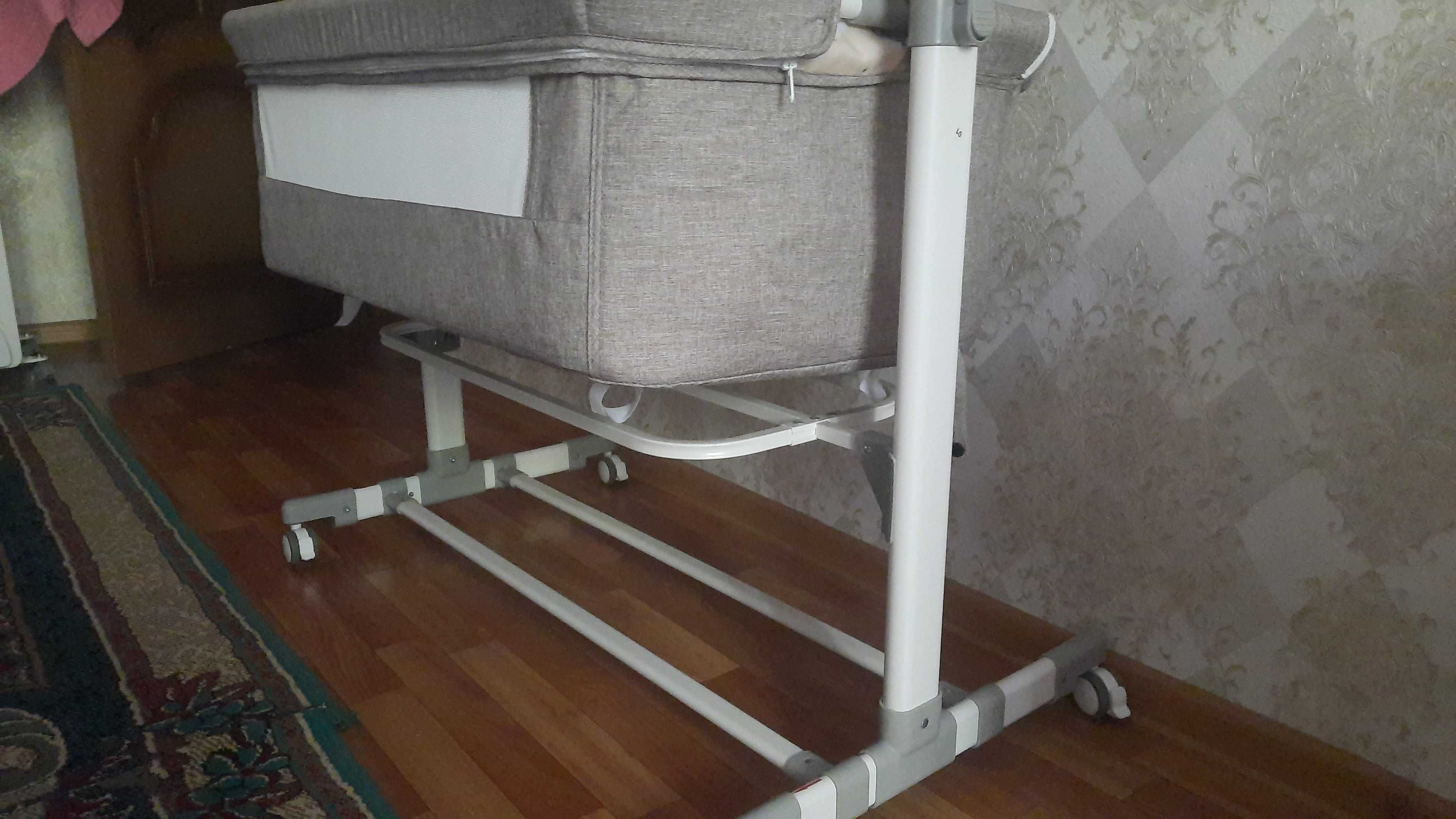 Продам люлька качалка,укачивает автоматический из стороны в сторону