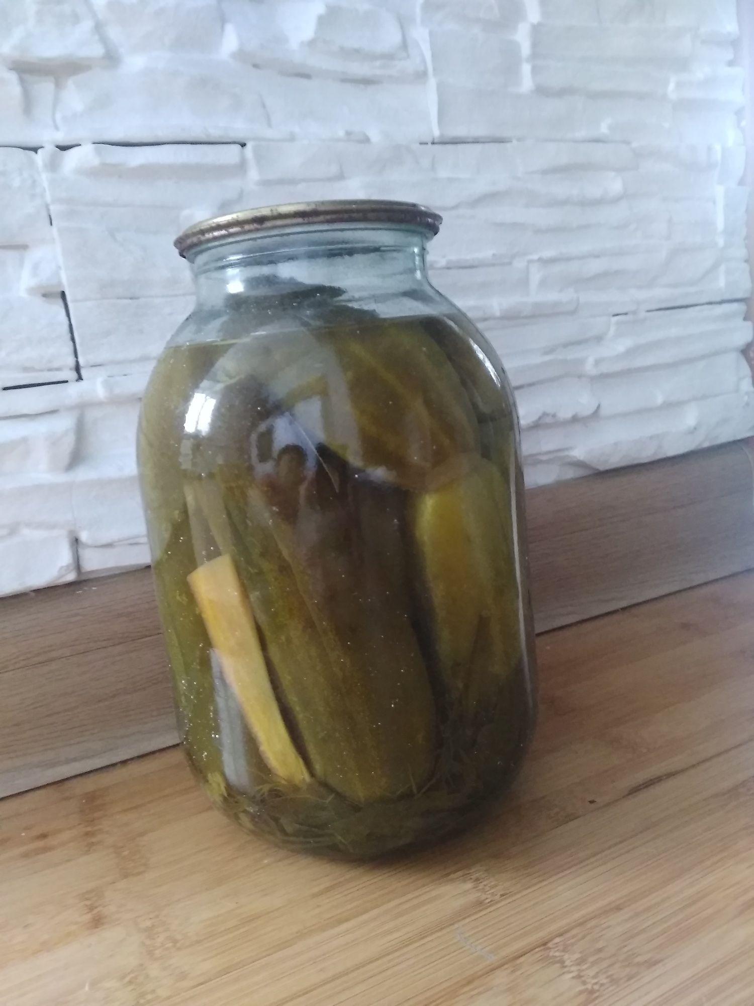 Продам огурцы,салаты