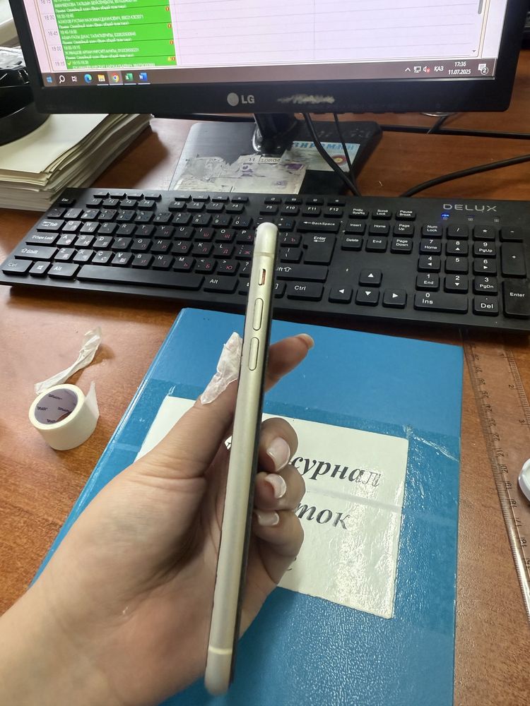 Айфон 11 срочно продам