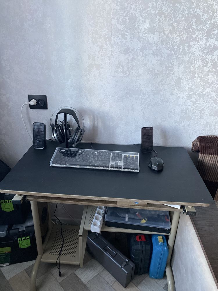 Компьютерный стол 90*50