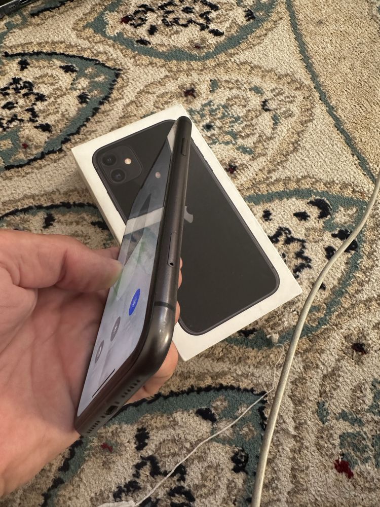 Продам iPhone 11 64 ГБ айфон все раб