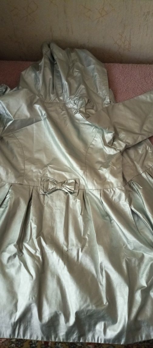Продам плащ для девочки