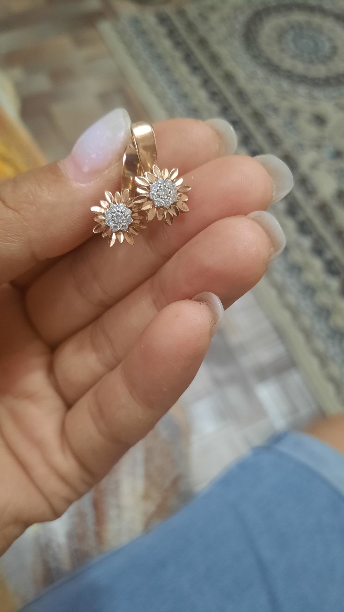 Продам золотые серьги подсолнух
