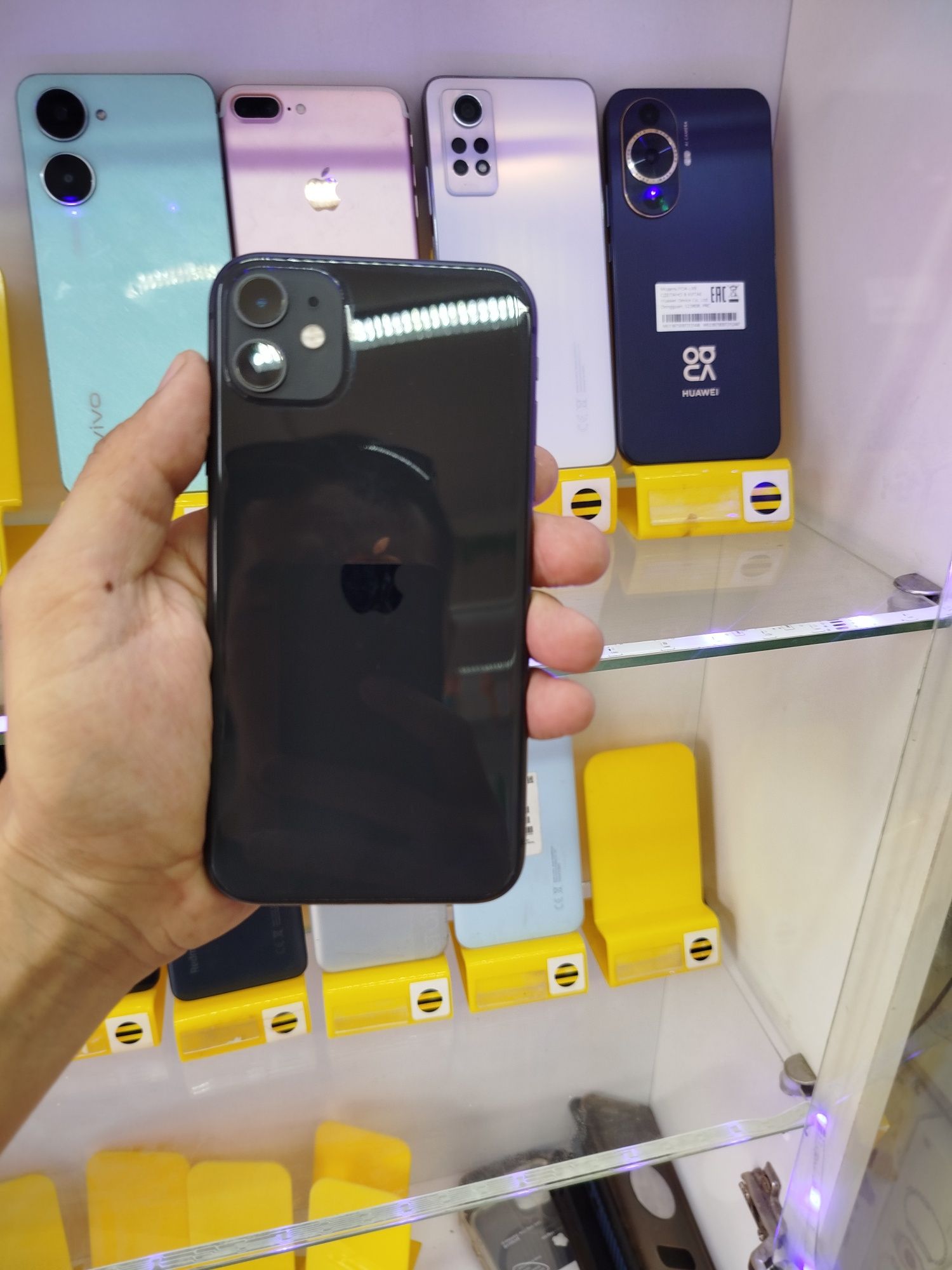 Продам iPhone 11
