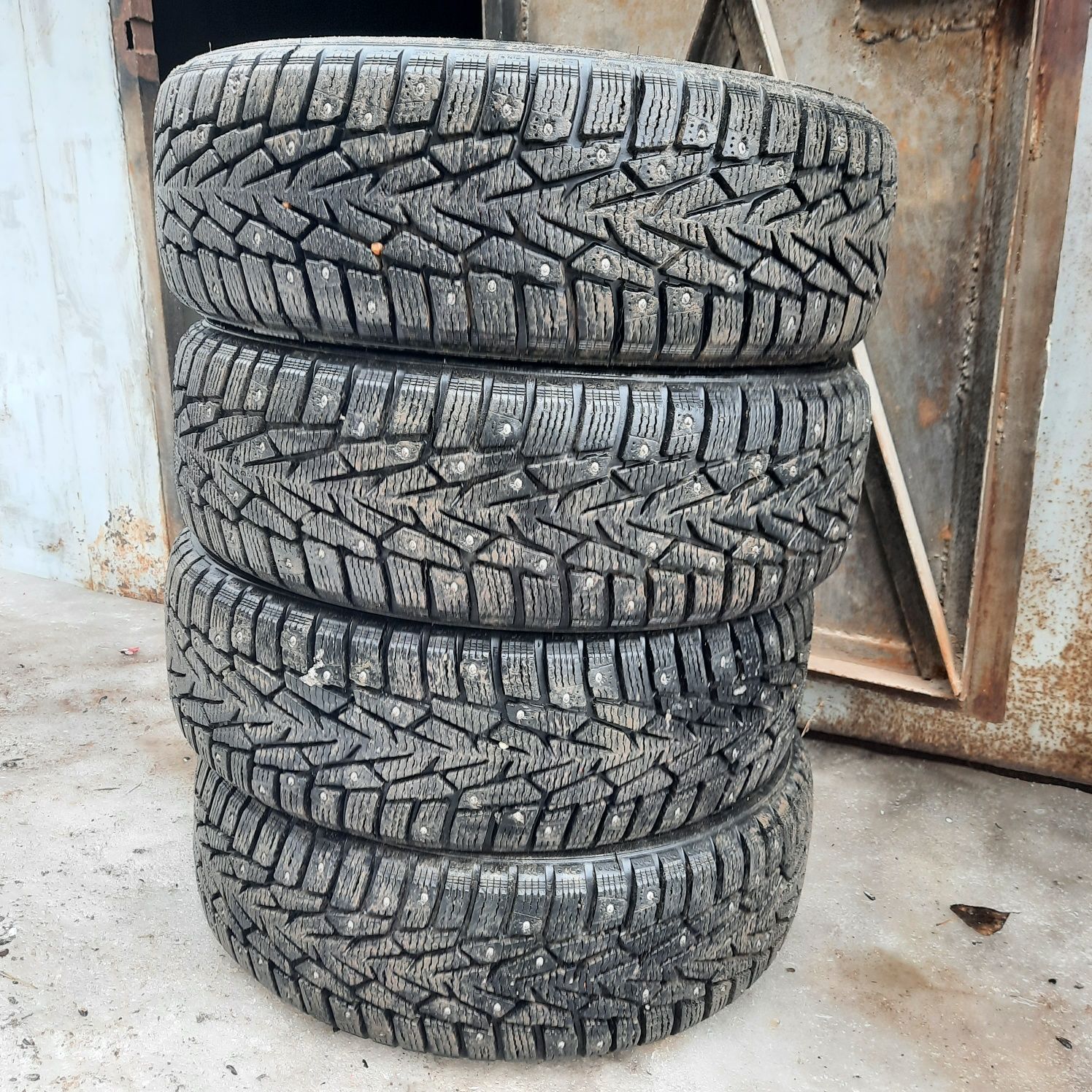 Продам зимние шины Nokian