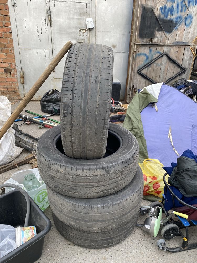 Продам шины 2 комплекта зимние 1 летние r17