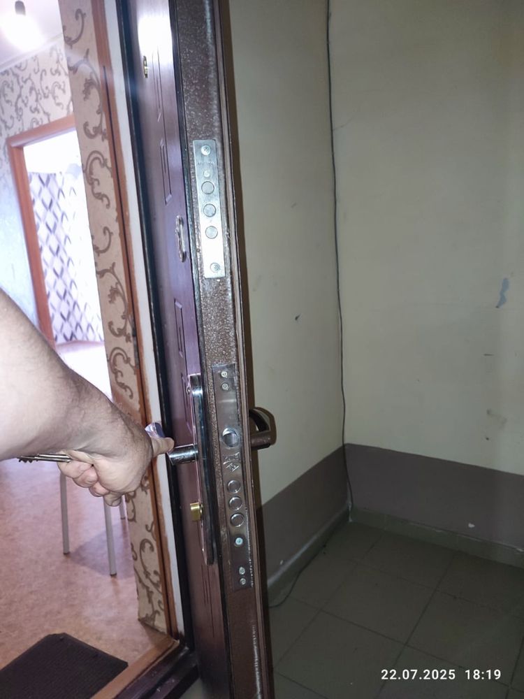 Продам входную дверь