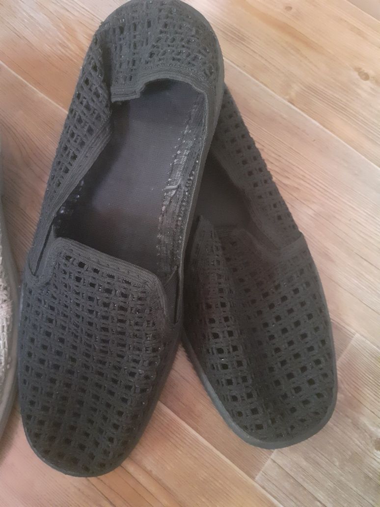 Продам мужские тапки
