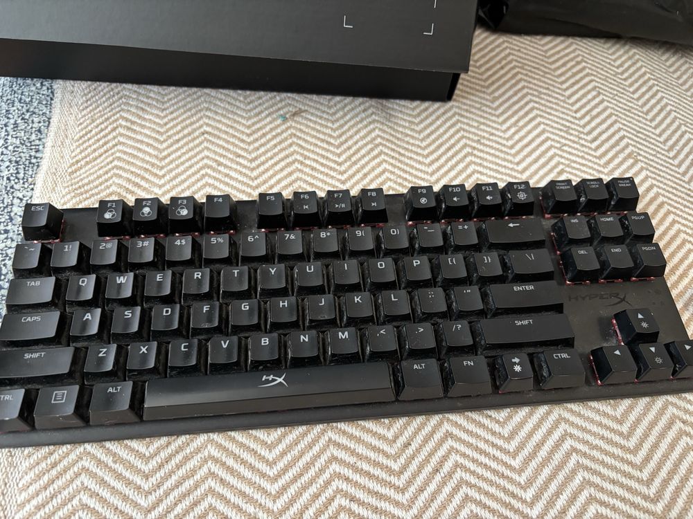 Продам клавиатуру механику Hyperx alloy fps