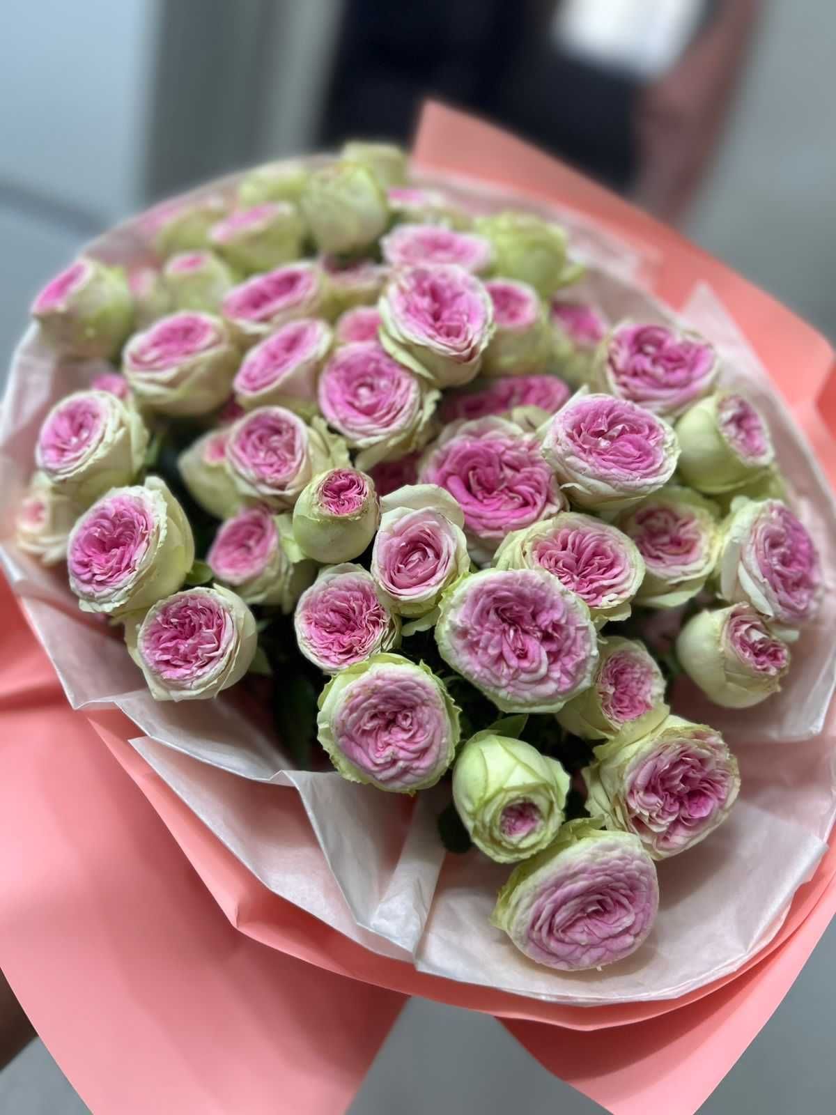 Свежие кустовые розы