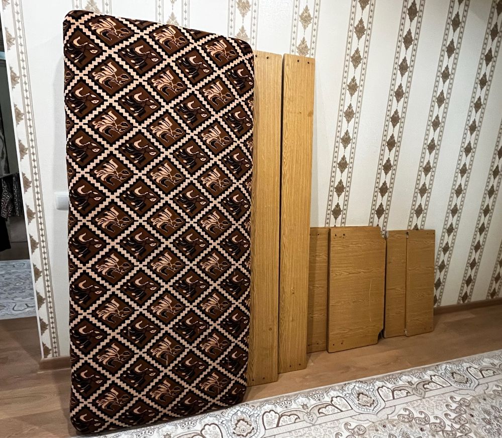 Продаётся 2 деревянные кровати в разобранном виде