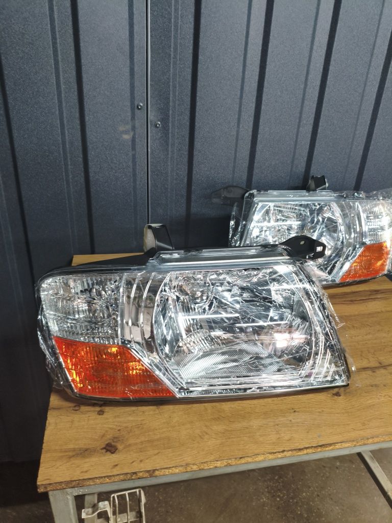 Фары на Mitsubishi Pajero 3. Mitsubishi Montero Sport