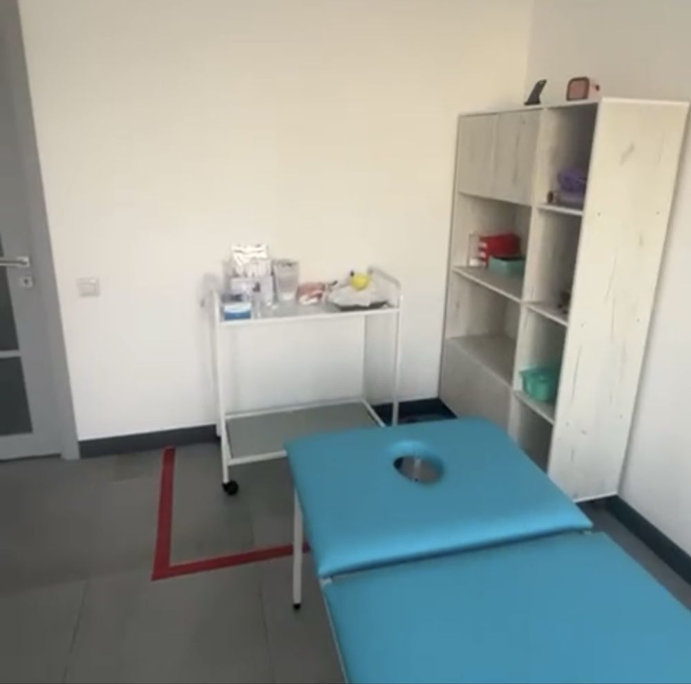 Продам кушетка шкаф кресло памощник