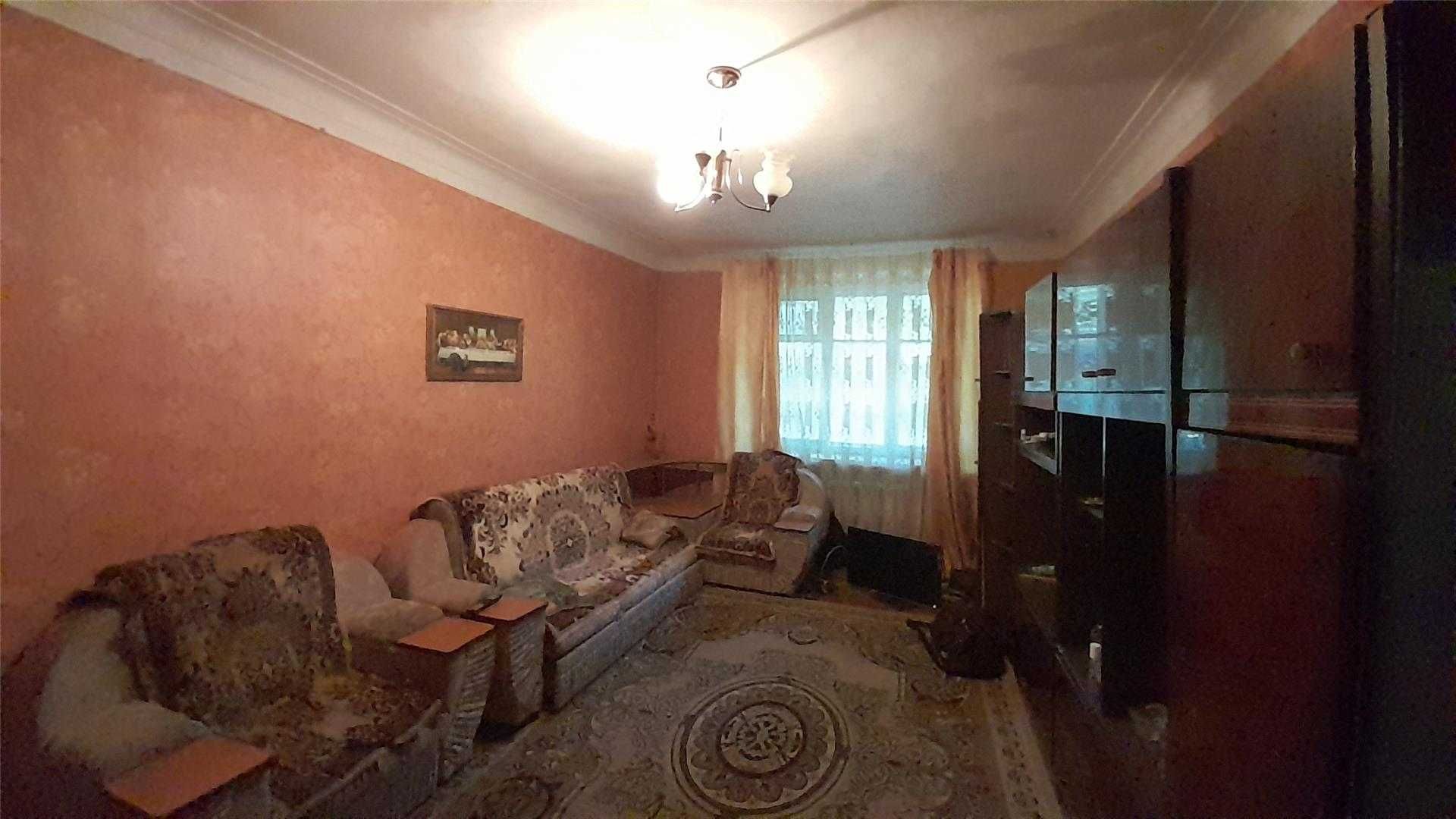 Продам 3 комн кв болгарского типа в старом городе.
на 1 эт 2 эт дома .