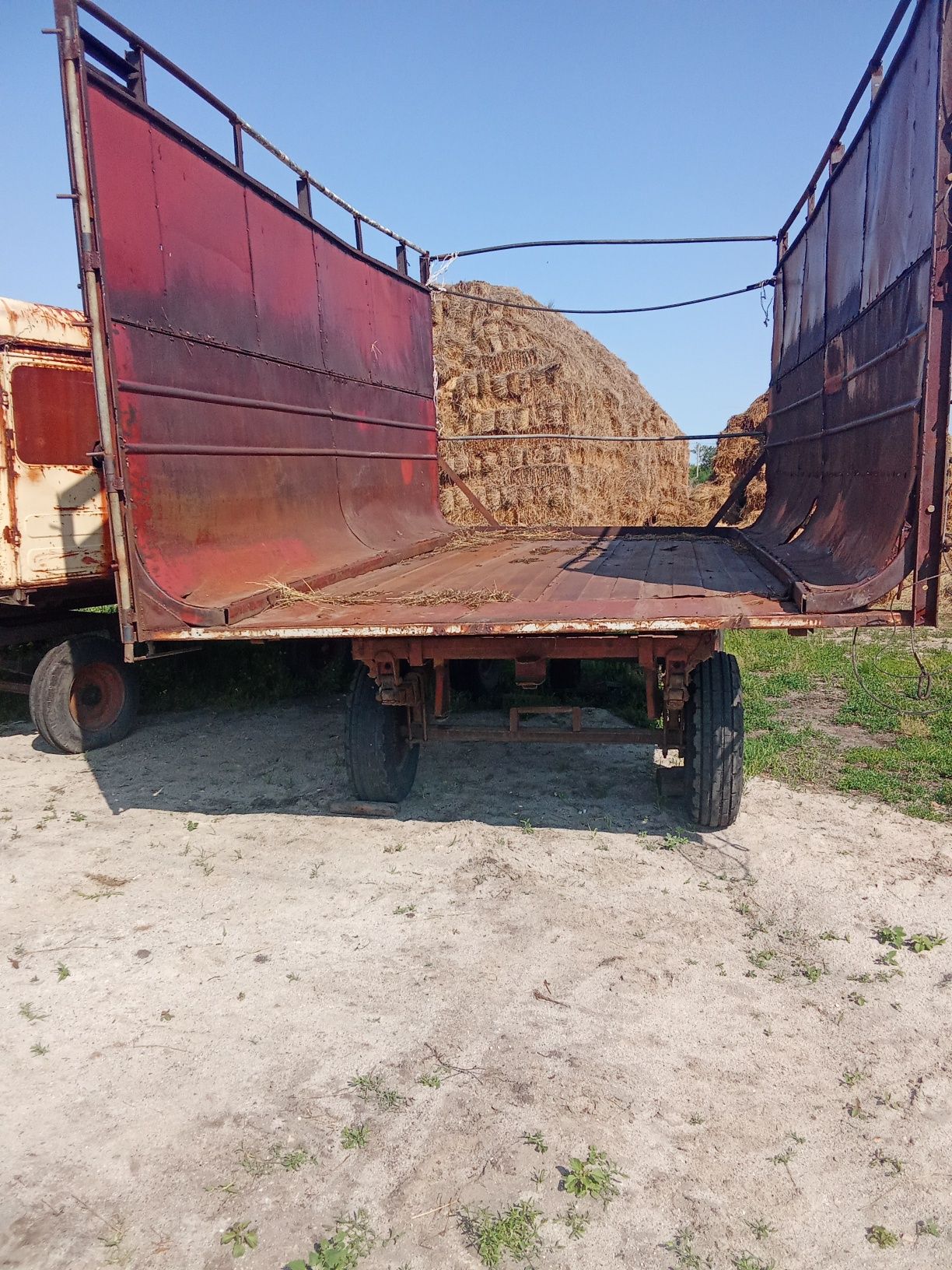 Продам телегу для сена и тюков  и вагончик звоните и решите