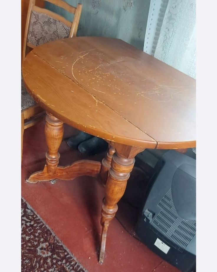Продам стол старинный