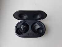 Продам кейс и левый наушник Samsung Galaxy Buds в отличном состоянии