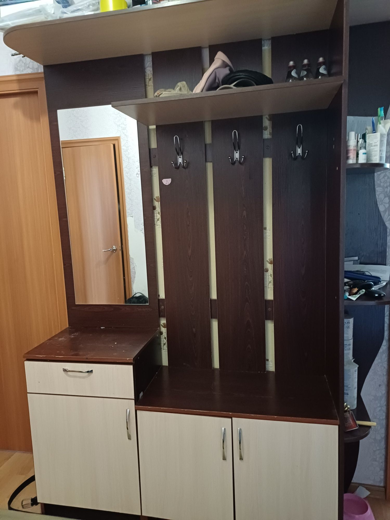 Вешалка для прихожки, люстра для зала и кухни