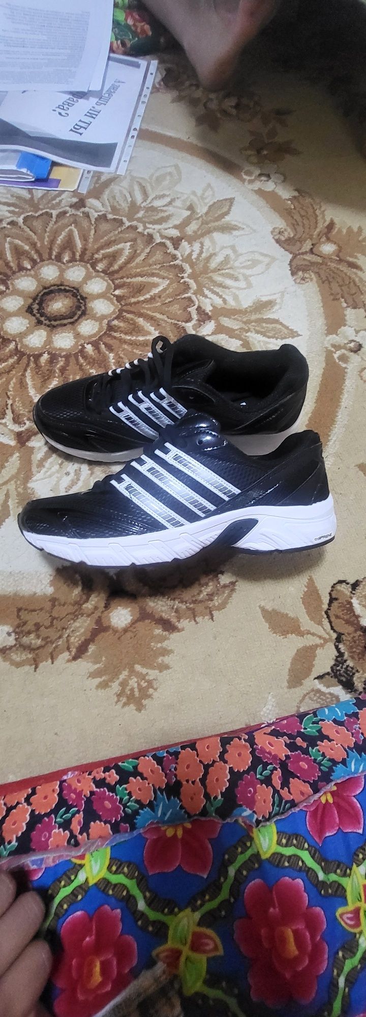Продам Летный кроссовки Adidas