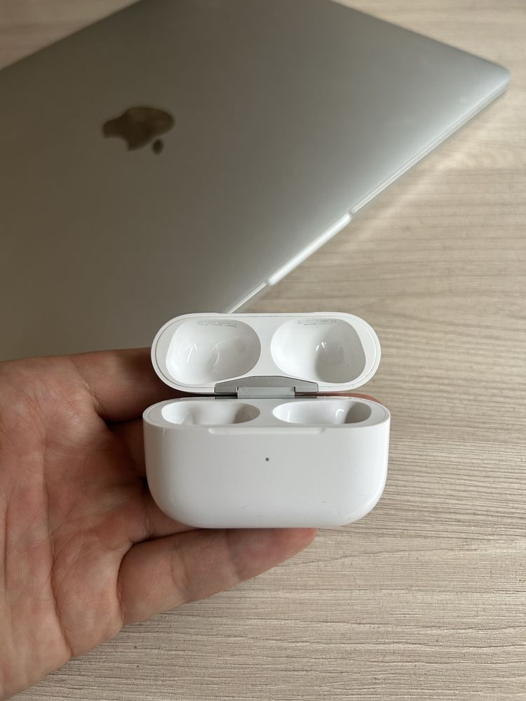 Оригинал Зарядный кейс AirPods Pro 1