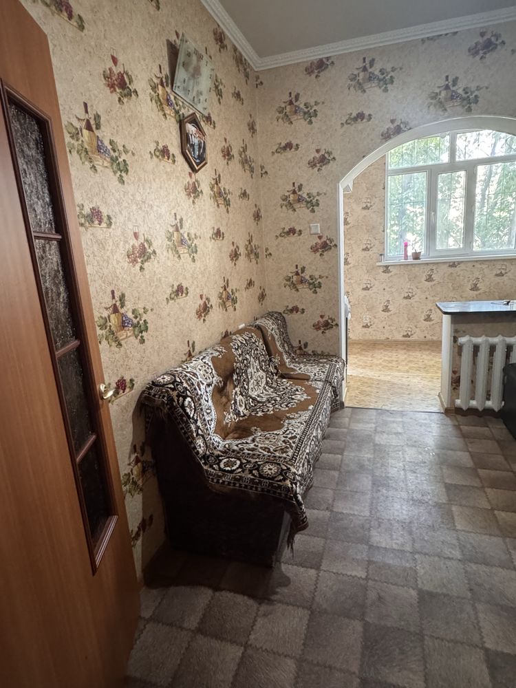 Продам 4-х комнатную квартиру в центре города
