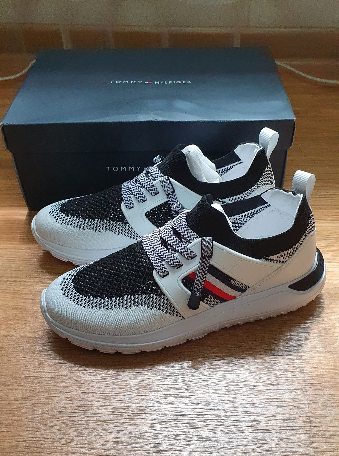 Кроссовки Tommy Hilfiger, новые