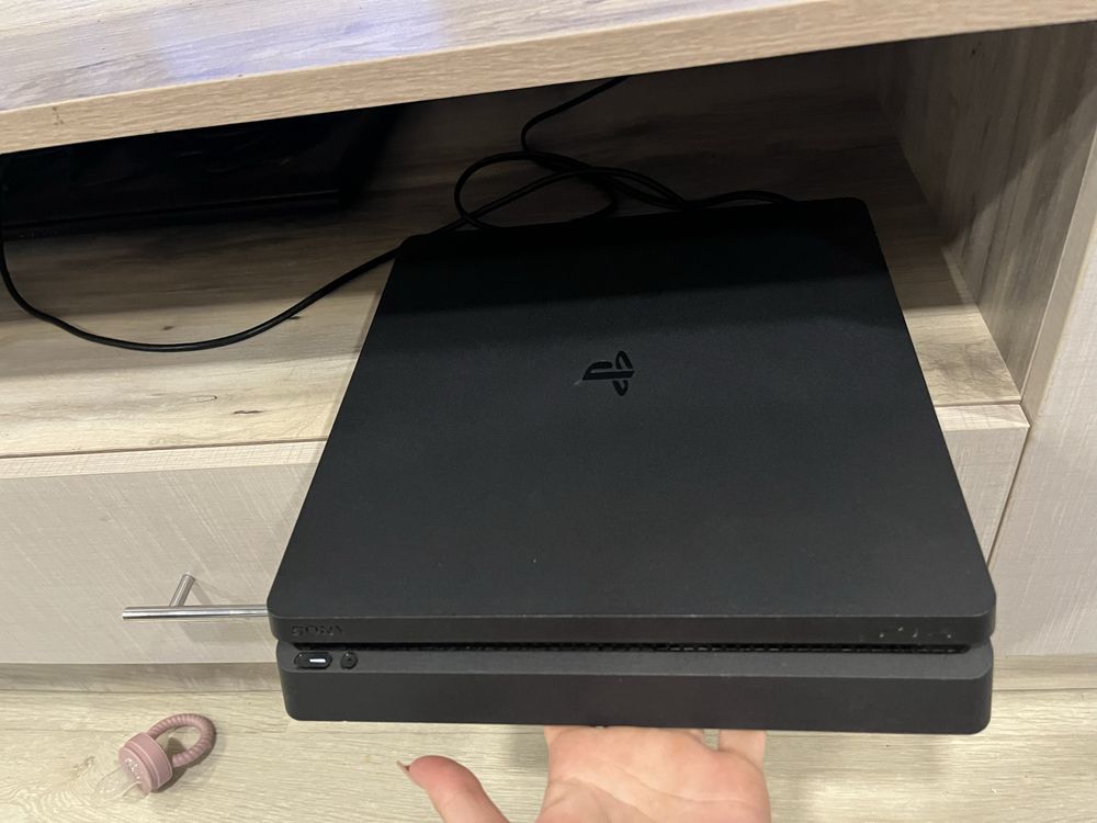 pS4 ,4 игры,2 джойстика
