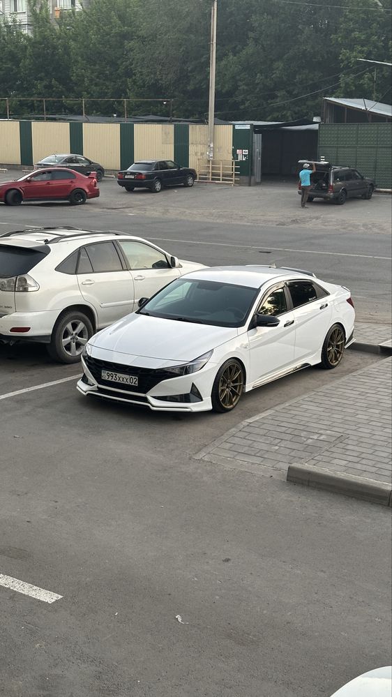 Накладка эмблемы Elantra CN7