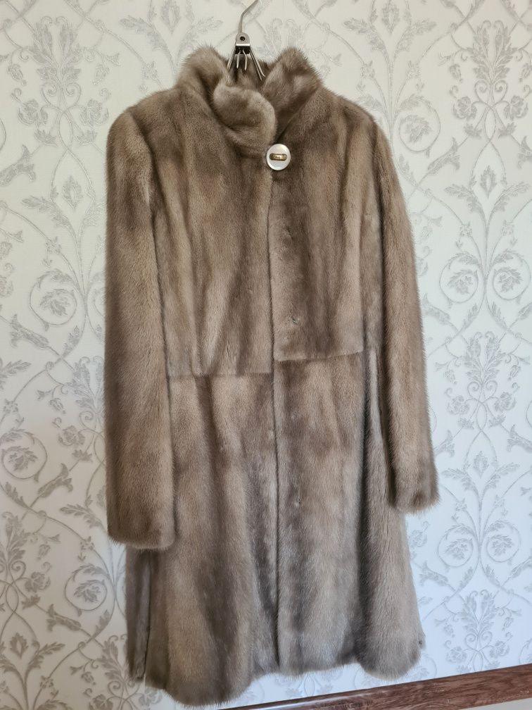Продам норковую шубу