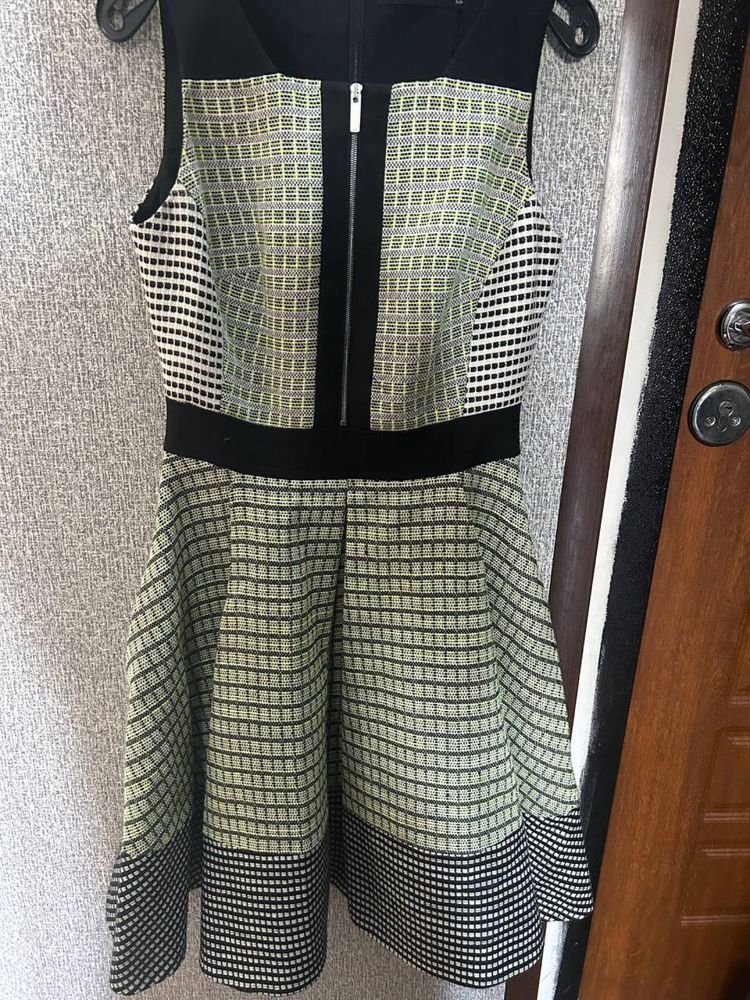Платье от Karen Millen