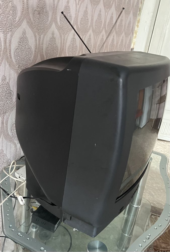 Продам телевизор на запчасти